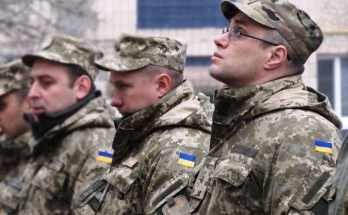 Новими гуртожитками забезпечать 23 тис. військових, що понад 10% ЗСУ, пообіцяв президент Петро Порошенко, відвідуючи військову частину у Білій Церкві.