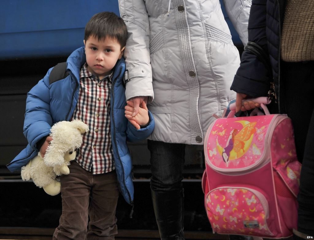 Офіційно зареєстрованих переселенців з тимчасово окупованих територій Донецької, Луганської областей та АР Крим за місяць збільшилося майже на 13 тис. осіб.